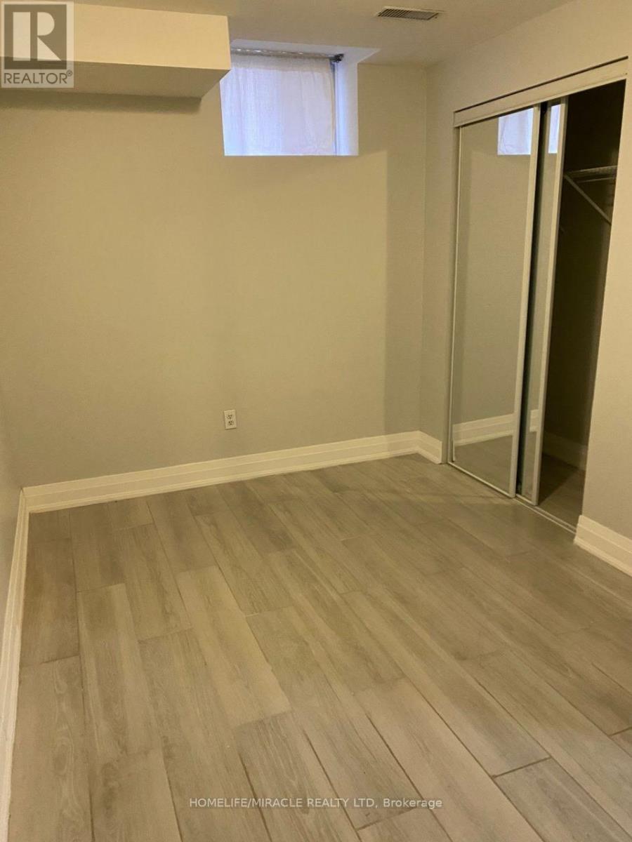 2539 Reglan Court, Mississauga, Ontario  L5M 5L5 - Photo 3 - W12549496