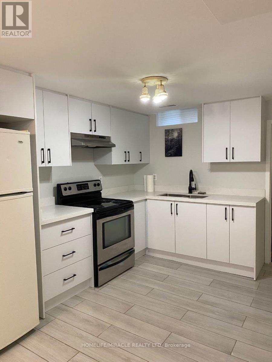 2539 Reglan Court, Mississauga, Ontario  L5M 5L5 - Photo 4 - W12549496