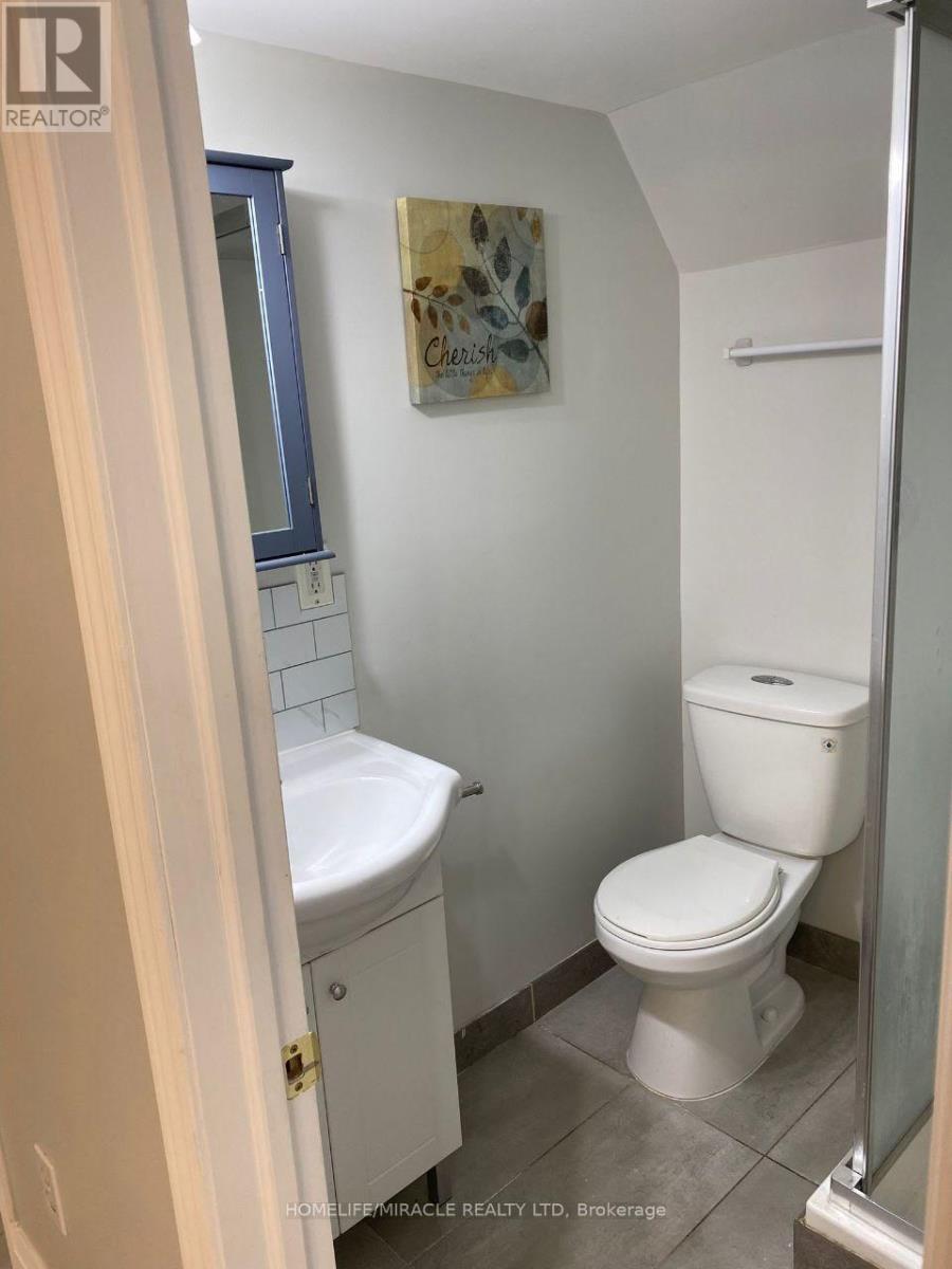 2539 Reglan Court, Mississauga, Ontario  L5M 5L5 - Photo 7 - W12549496