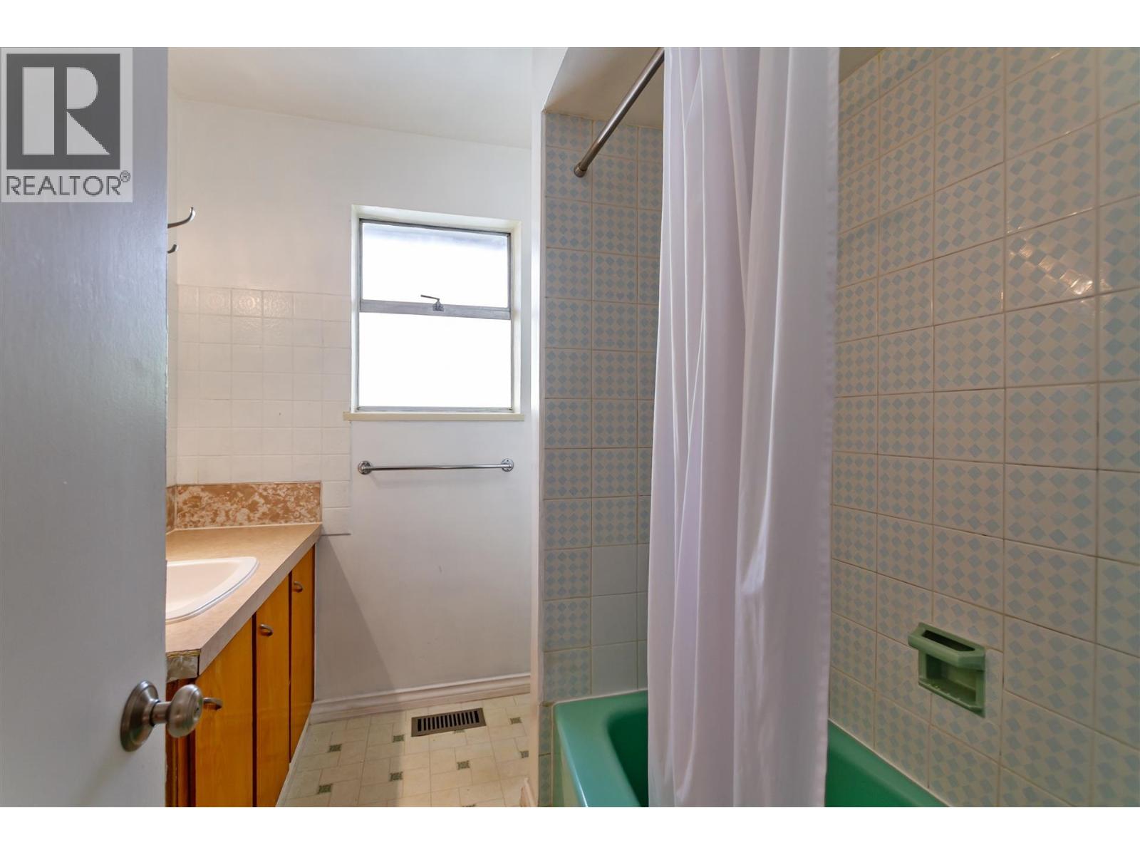 1615 Adanac Street, Vancouver, British Columbia  V5L 2C7 - Photo 12 - R3067562