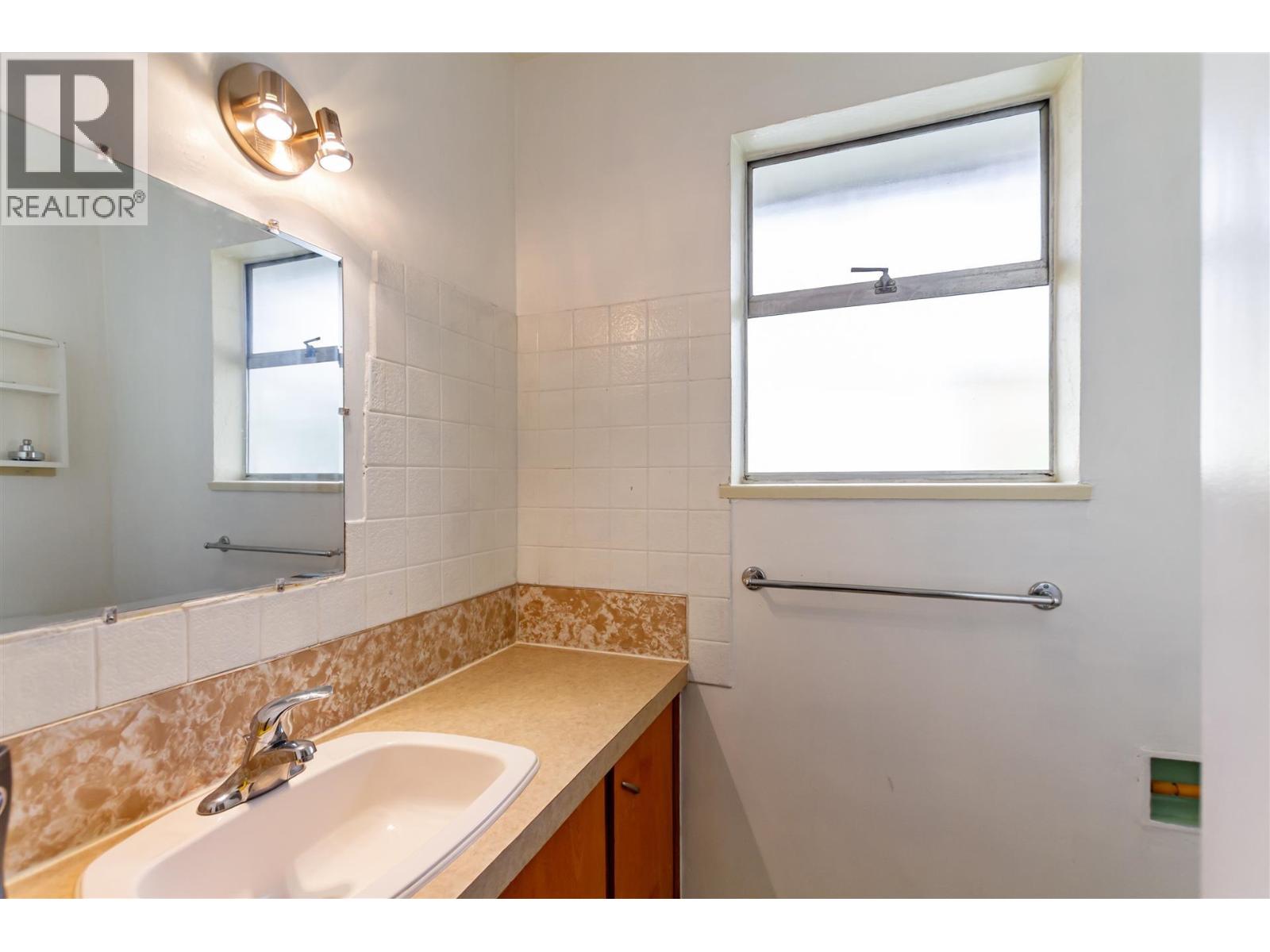 1615 Adanac Street, Vancouver, British Columbia  V5L 2C7 - Photo 13 - R3067562