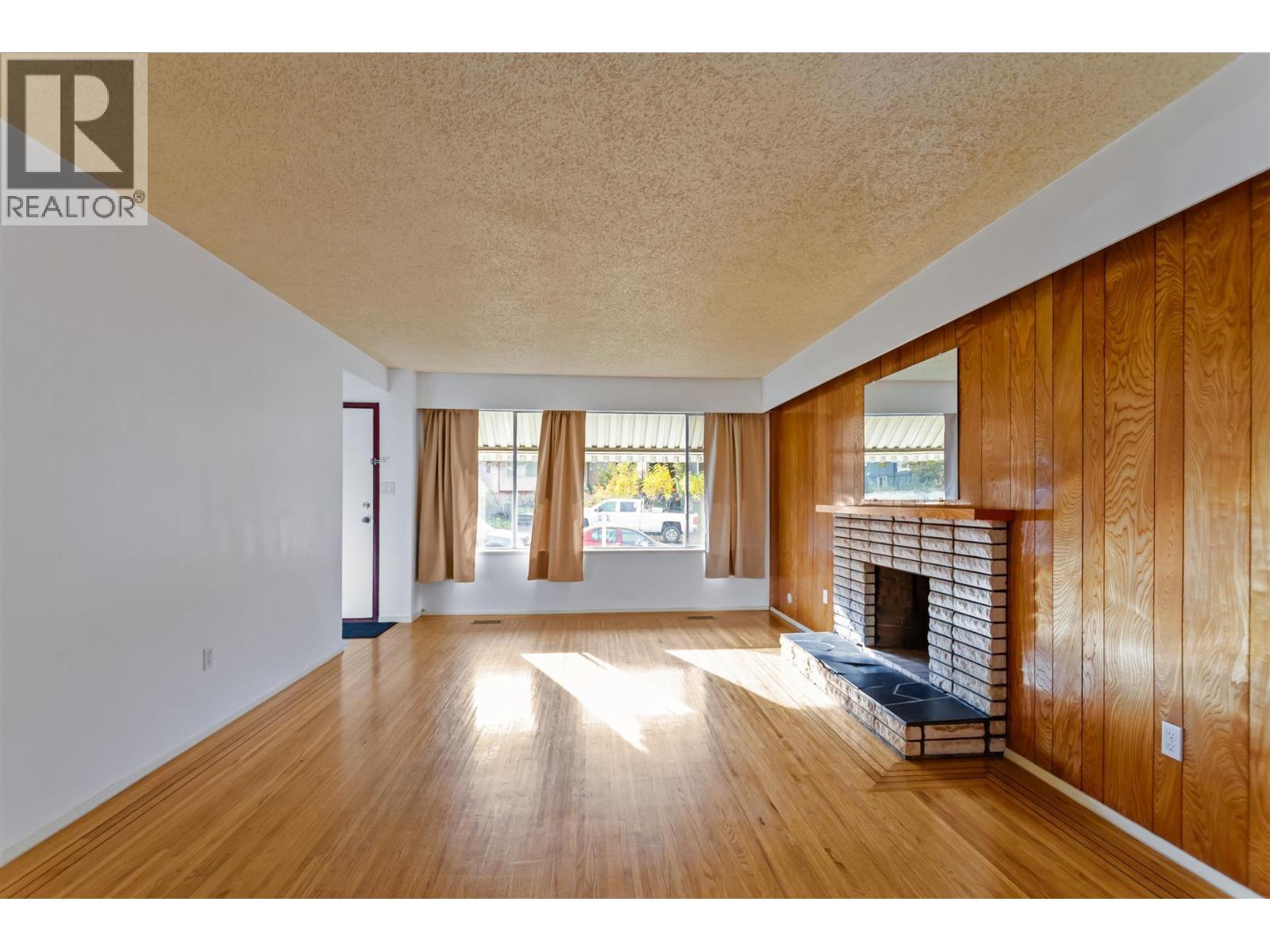 1615 Adanac Street, Vancouver, British Columbia  V5L 2C7 - Photo 3 - R3067562