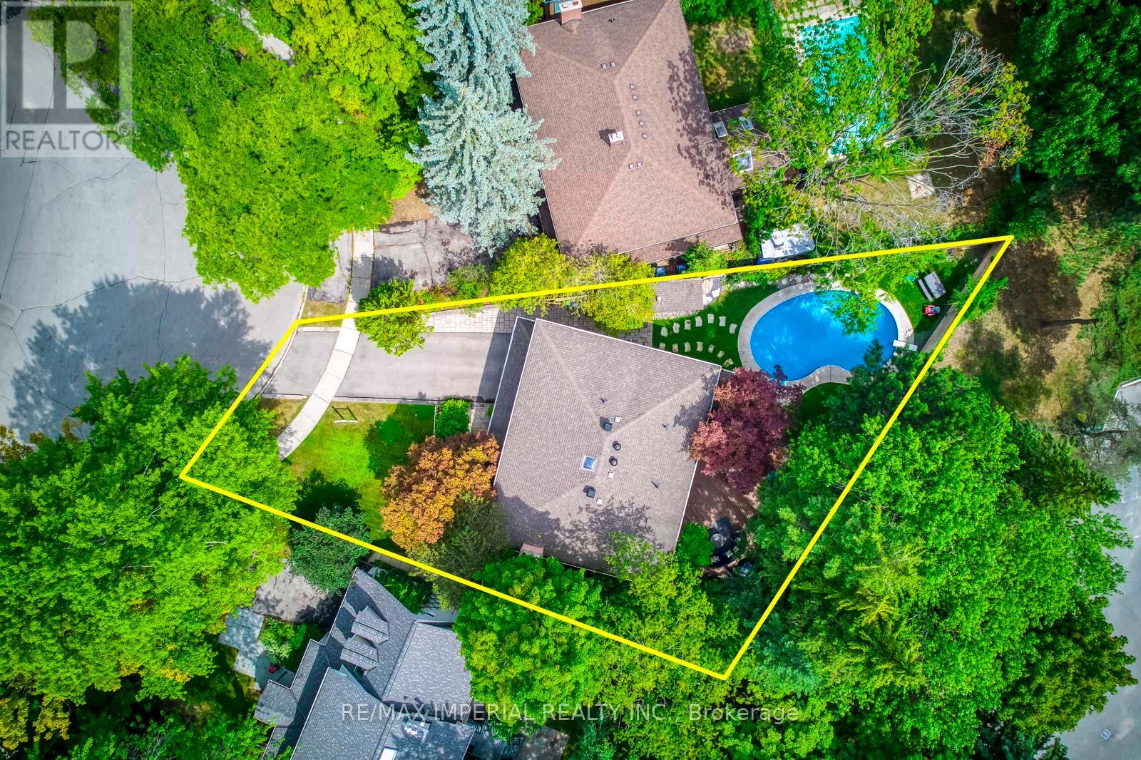 8 Medalist Road, Toronto, Ontario M2P 1Y3 - Photo 6 - C12498530