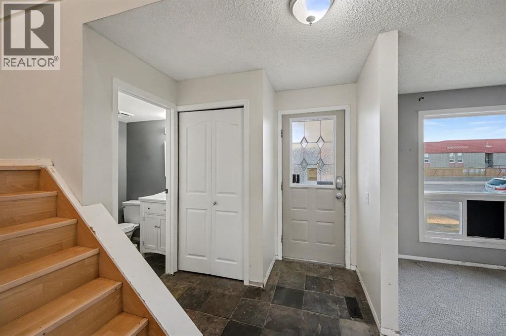 24 Hunters Gate, Okotoks, Alberta  T1S 1K9 - Photo 10 - A2269028