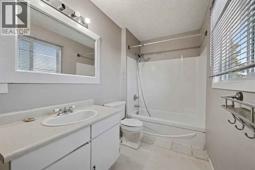 24 Hunters Gate, Okotoks, Alberta  T1S 1K9 - Photo 14 - A2269028