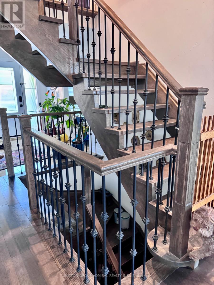 98 Golf Links Drive, Aurora, Ontario  L4G 3V3 - Photo 8 - N12549514