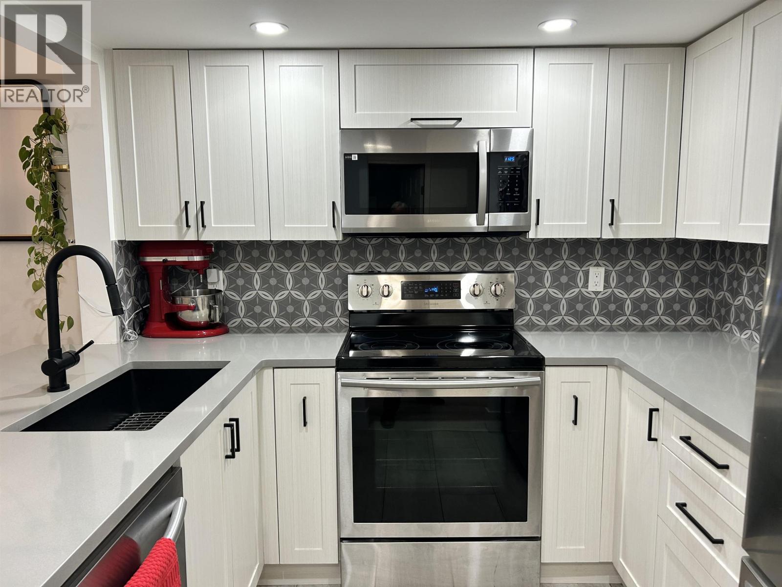 101 525 AGNES STREET, New Westminster, British Columbia