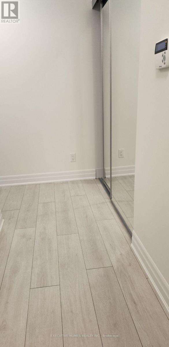 2708 - 30 Elm Dr Drive, Mississauga, Ontario  L5B 0N6 - Photo 17 - W12549518