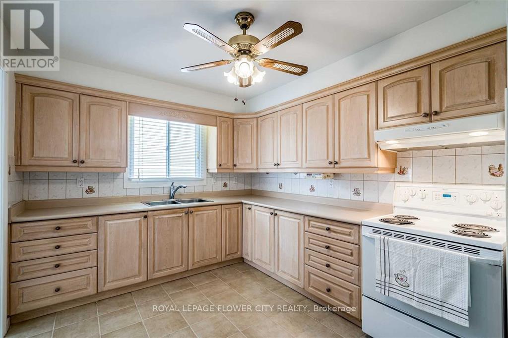 6 Reynier Drive, Brampton, Ontario  L6Z 1L4 - Photo 5 - W12549524