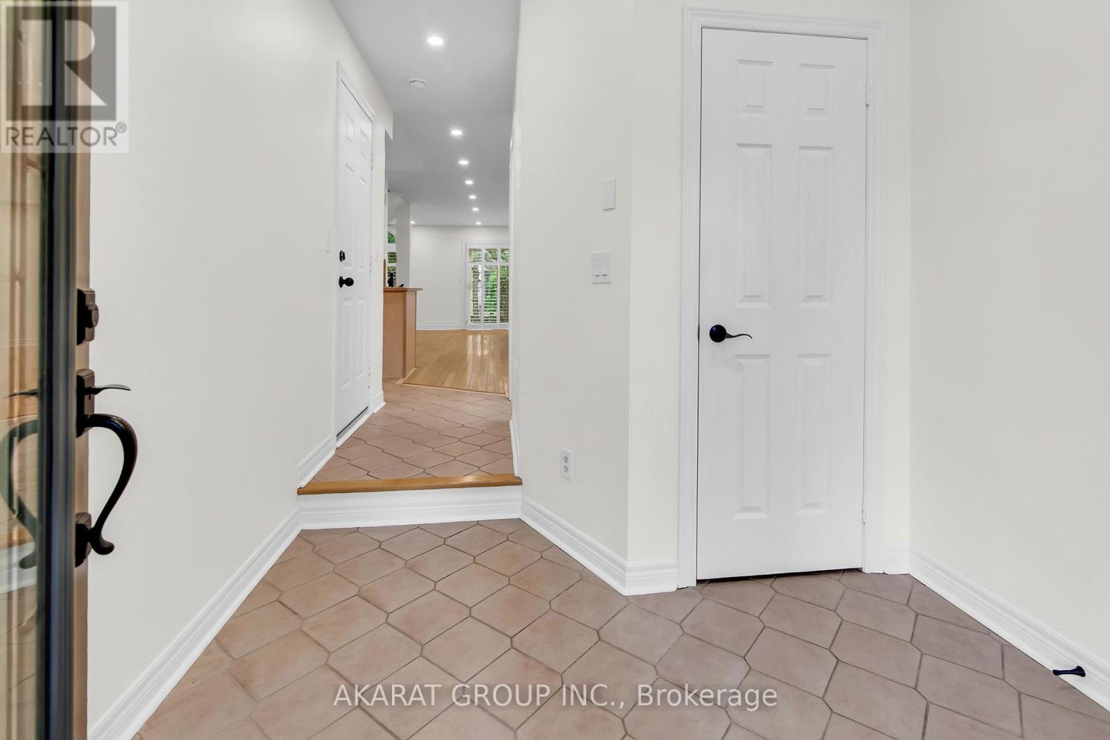 43 - 2250 Rockingham Drive, Oakville, Ontario L6H 6J3 - Photo 5 - W12523696