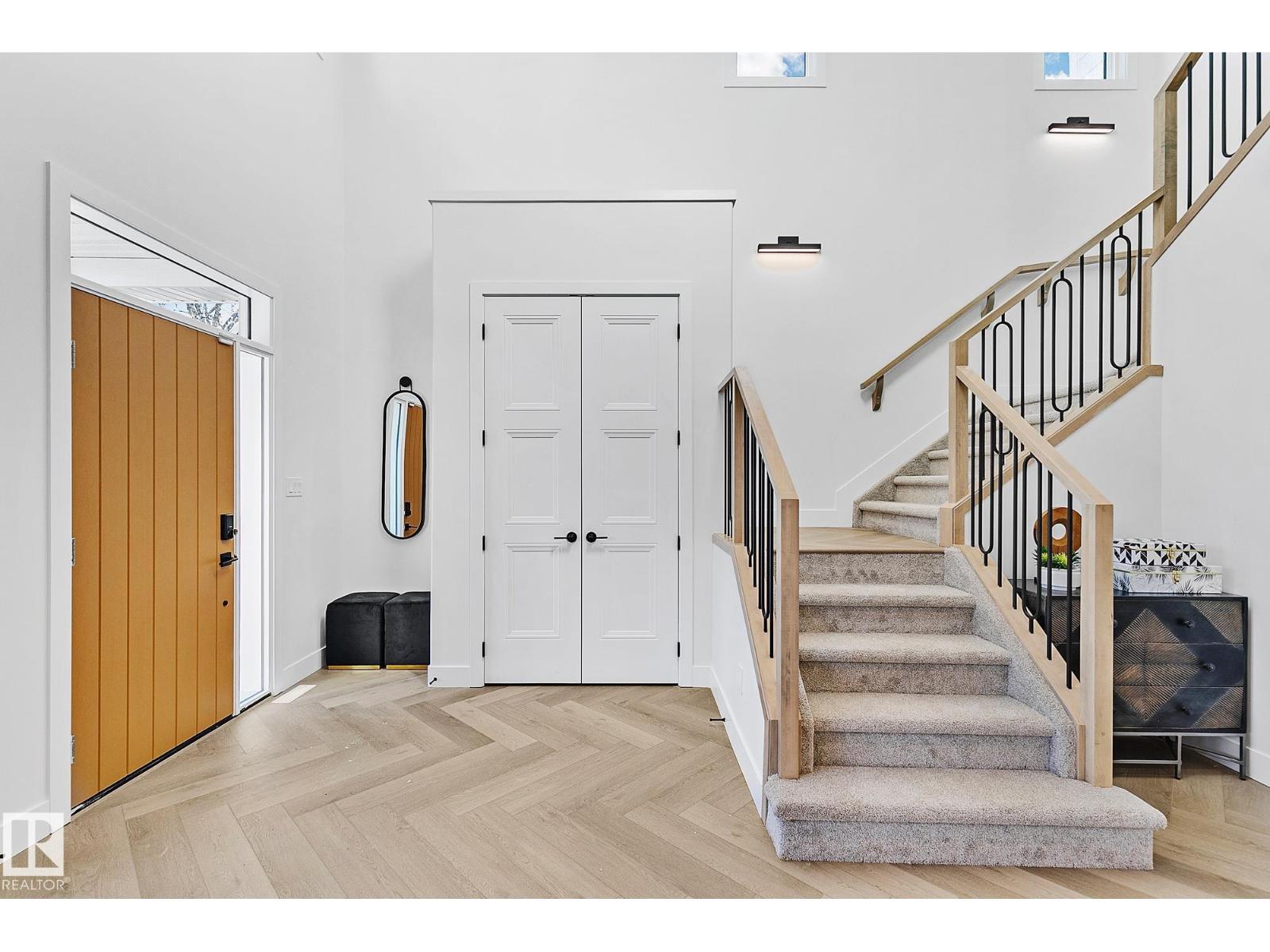 10404 70 St Nw, Edmonton, Alberta  T6A 2T6 - Photo 2 - E4465916