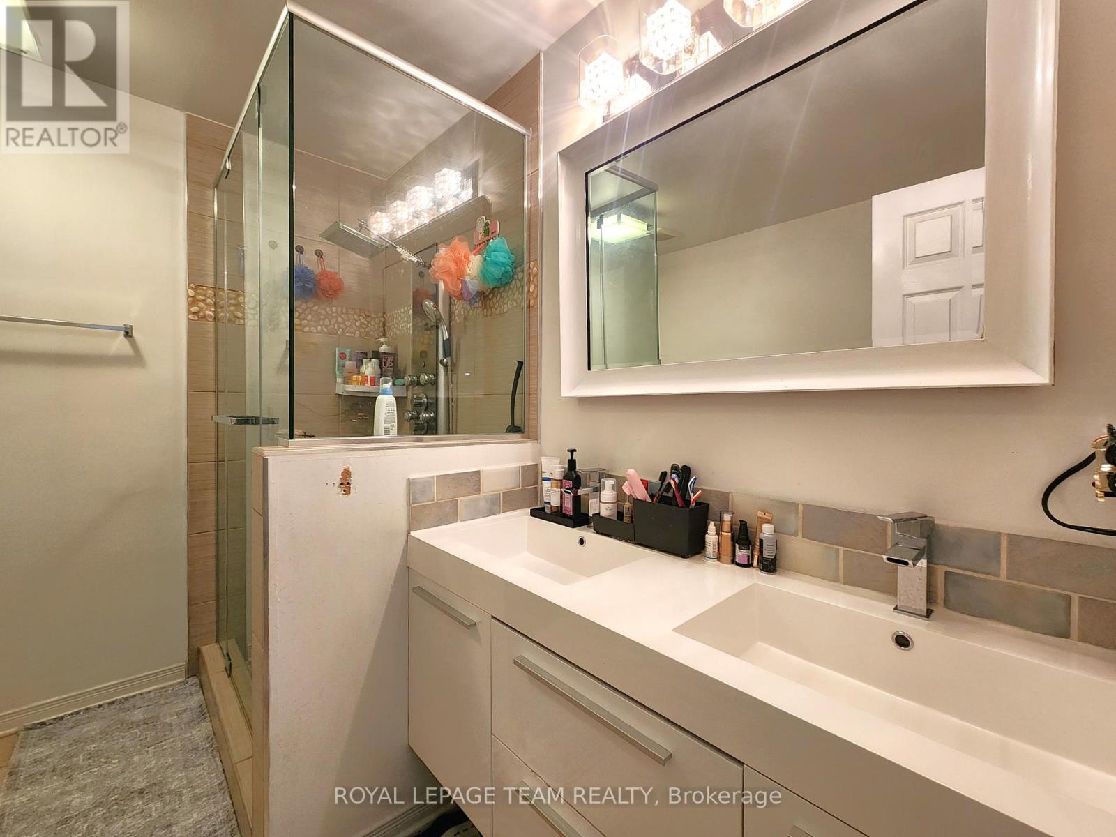 1312 Halton Terrace, Ottawa, Ontario  K2K 3K6 - Photo 12 - X12549544