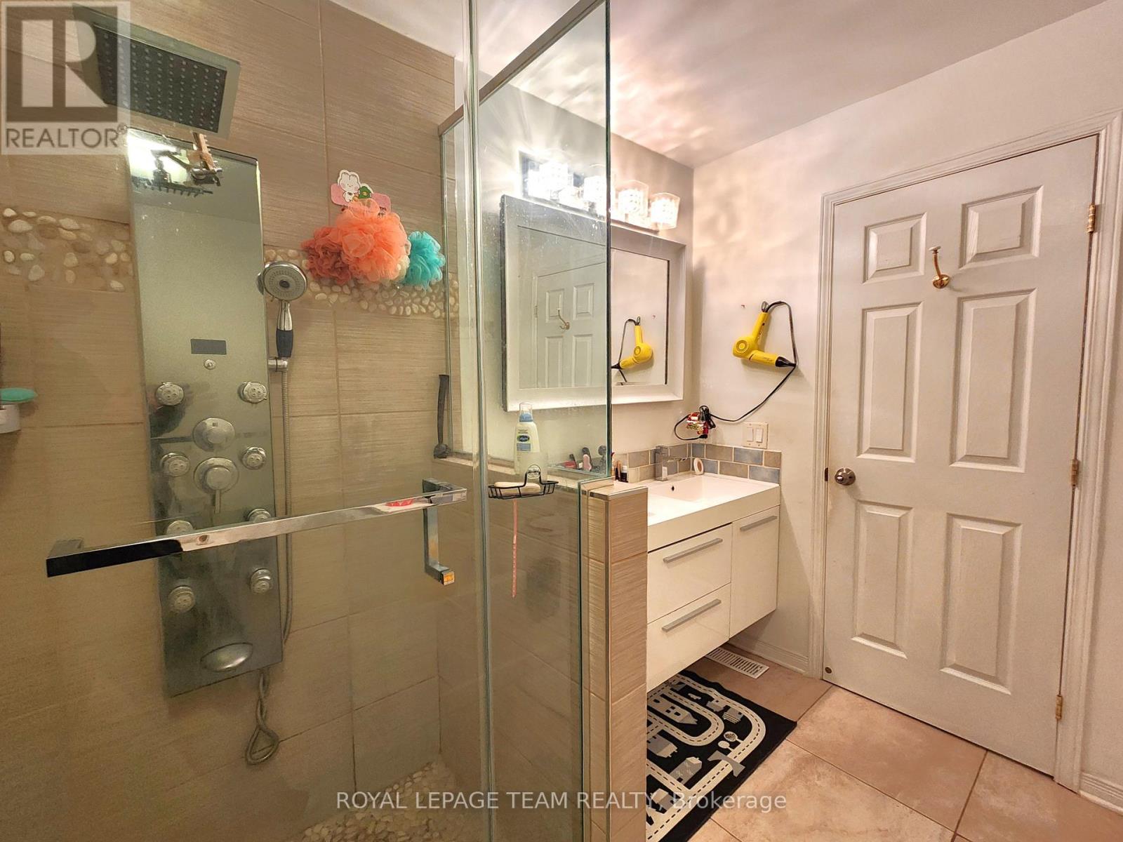 1312 Halton Terrace, Ottawa, Ontario  K2K 3K6 - Photo 13 - X12549544