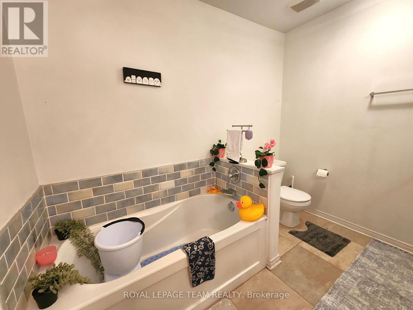 1312 Halton Terrace, Ottawa, Ontario  K2K 3K6 - Photo 14 - X12549544