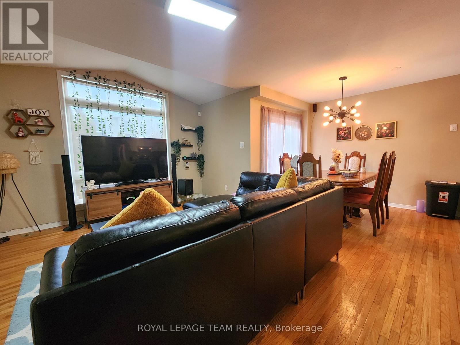 1312 Halton Terrace, Ottawa, Ontario  K2K 3K6 - Photo 6 - X12549544