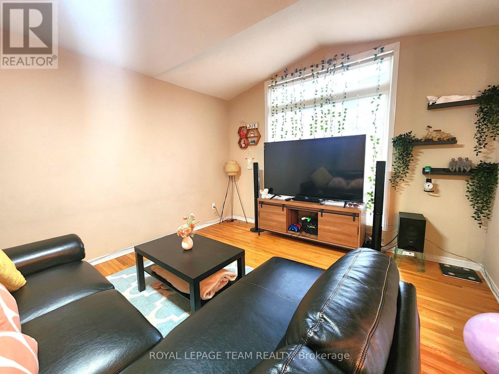 1312 Halton Terrace, Ottawa, Ontario  K2K 3K6 - Photo 7 - X12549544