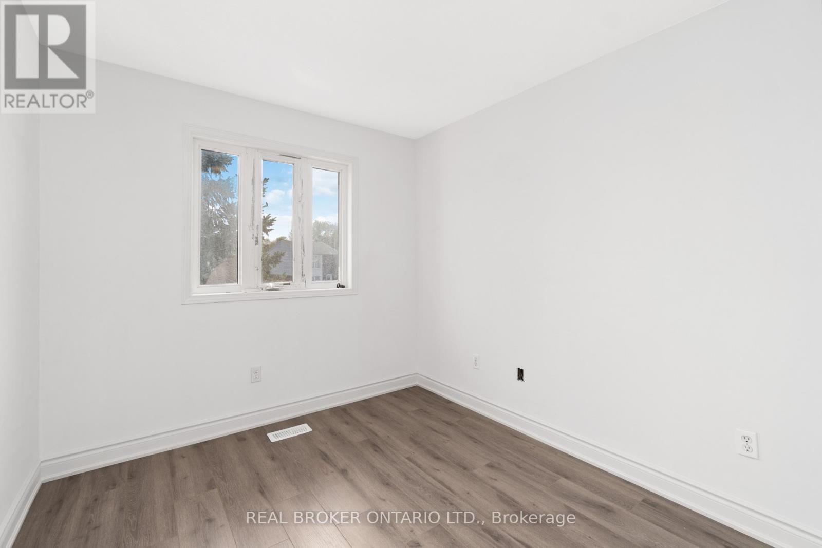 3 A Southpark Drive, Ottawa, Ontario  K1B 3B8 - Photo 29 - X12543770