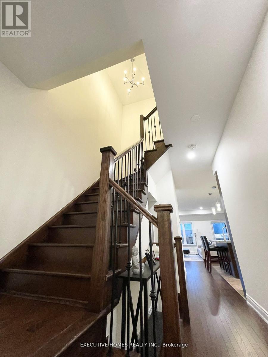 51 Lorne Thomas Place, New Tecumseth, Ontario  L9R 0T8 - Photo 8 - N12549556