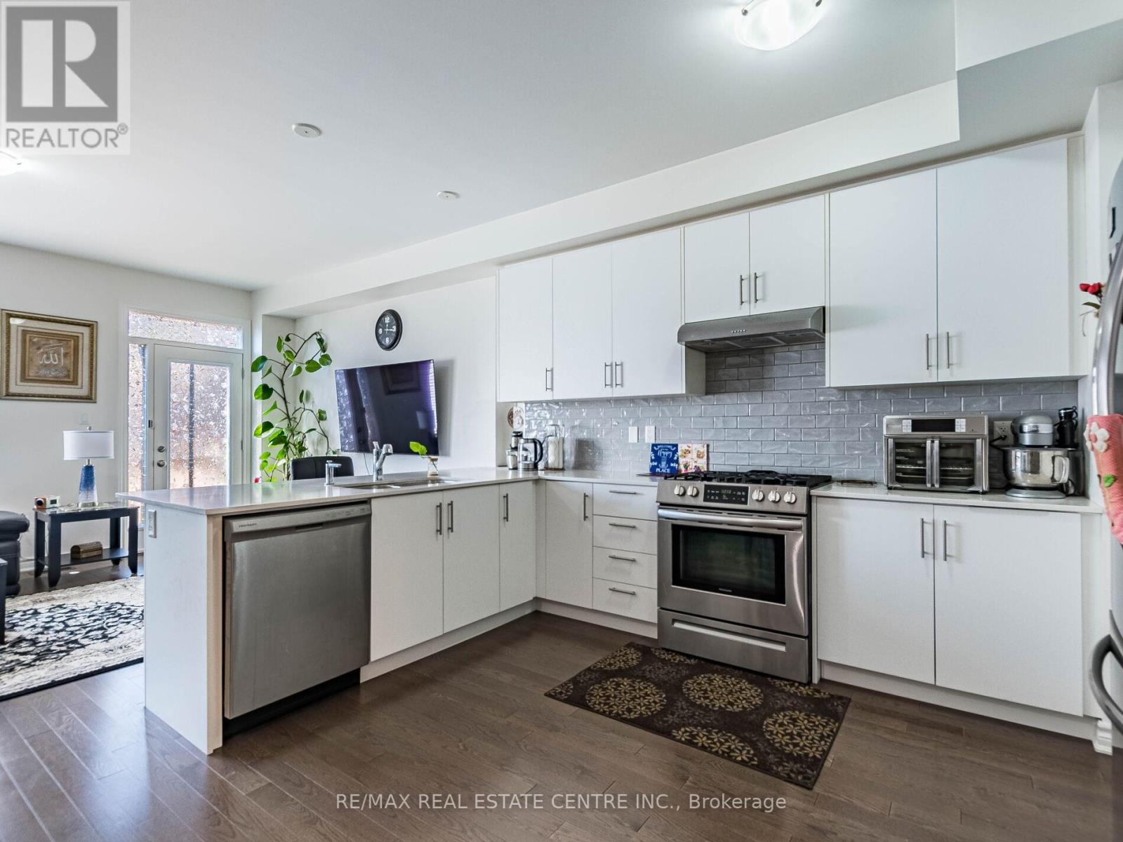 1157 Restivo Lane, Milton, Ontario  L9T 2X5 - Photo 13 - W12549534