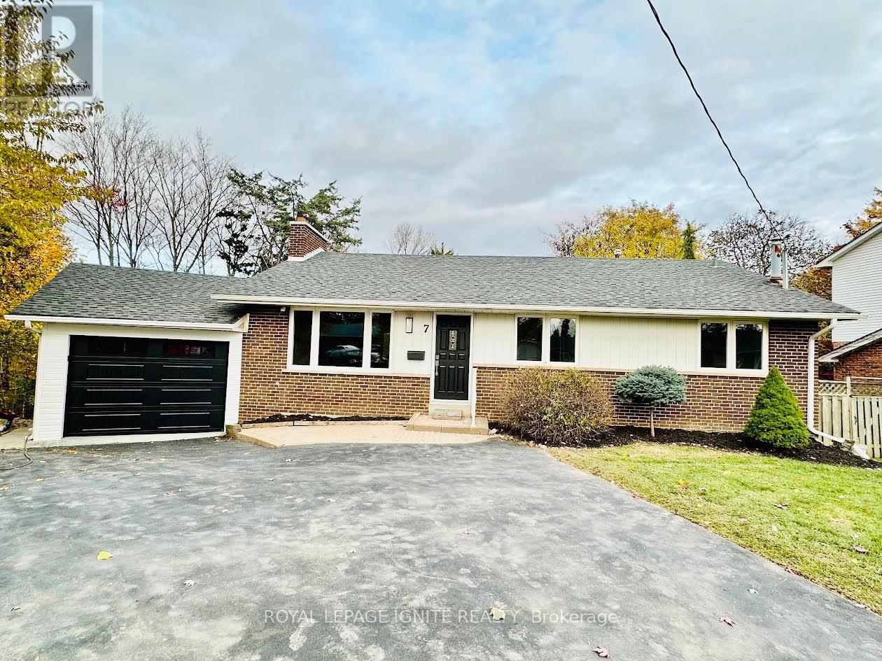 7 ISHERWOOD COURT, Mississauga, Ontario