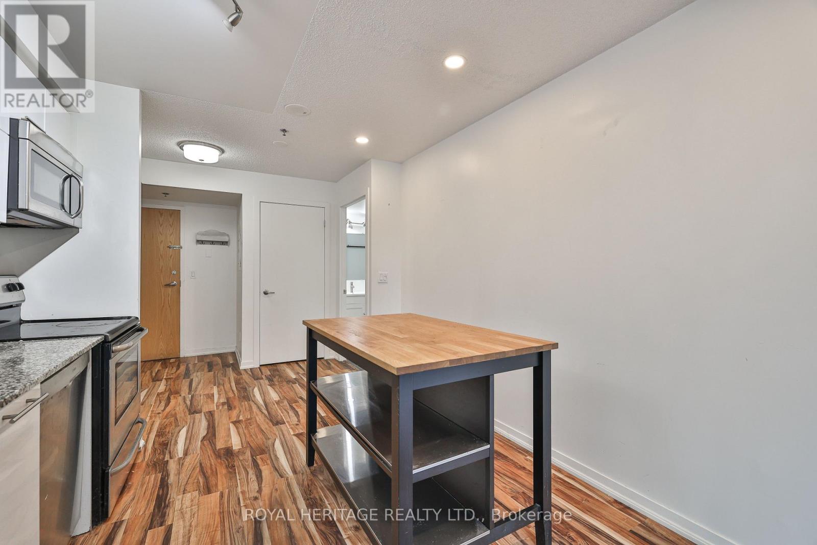 104 - 38 Joe Shuster Way, Toronto, Ontario  M6K 0A5 - Photo 6 - W12549560
