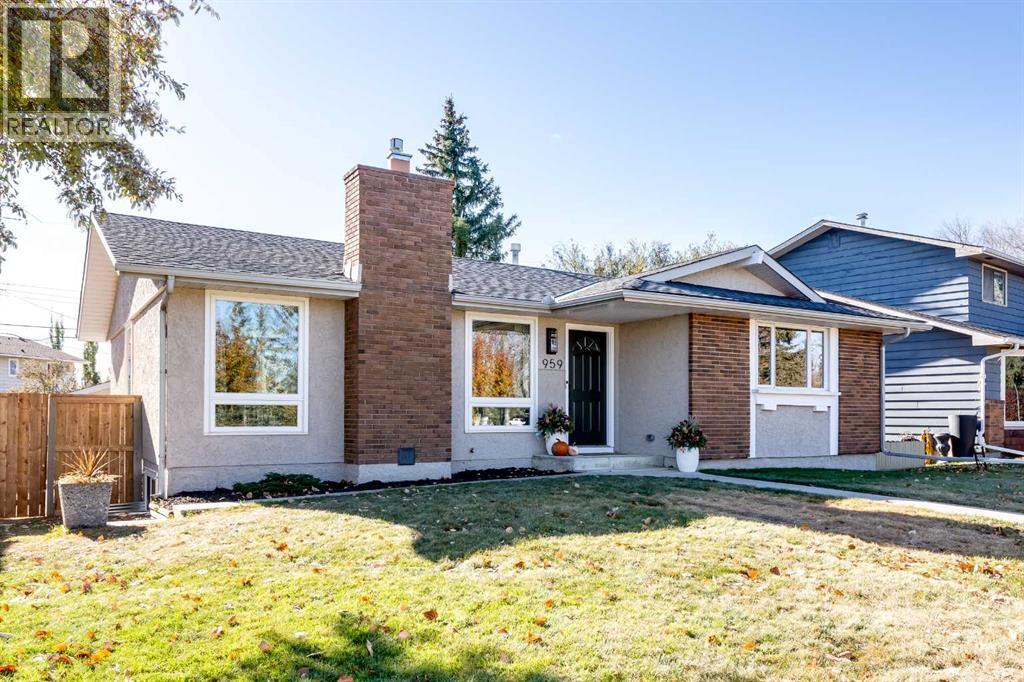 959 Parkwood Way Se, Calgary, Alberta  T2J 3V4 - Photo 2 - A2266368