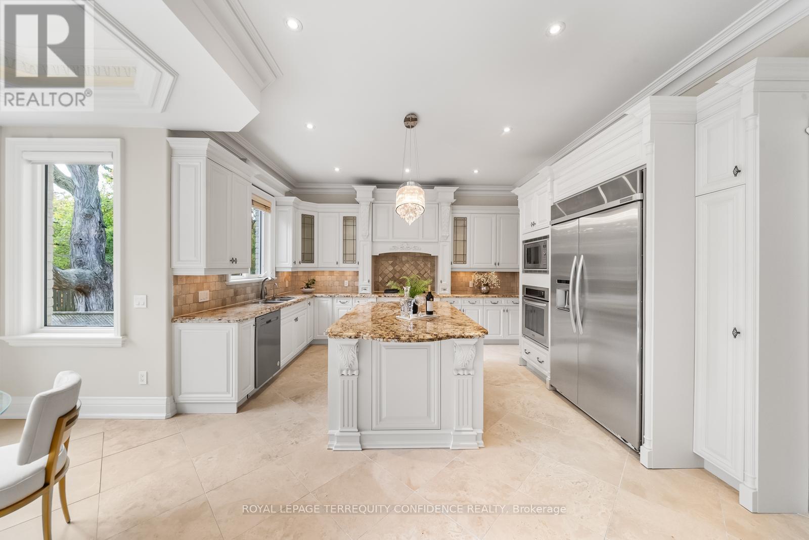 255 Dunview Avenue, Toronto, Ontario  M2N 4J3 - Photo 8 - C12490160