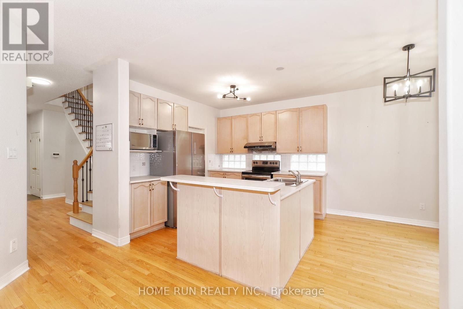 15 Evanshen Crescent, Ottawa, Ontario K2K 2Z6 - Photo 11 - X12549584