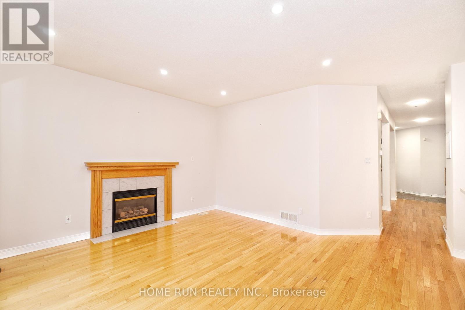 15 Evanshen Crescent, Ottawa, Ontario K2K 2Z6 - Photo 8 - X12549584