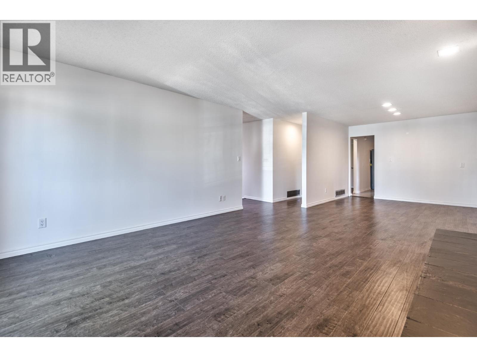 5842 Woodsworth Street, Burnaby, British Columbia  V5G 1S7 - Photo 9 - R3067296