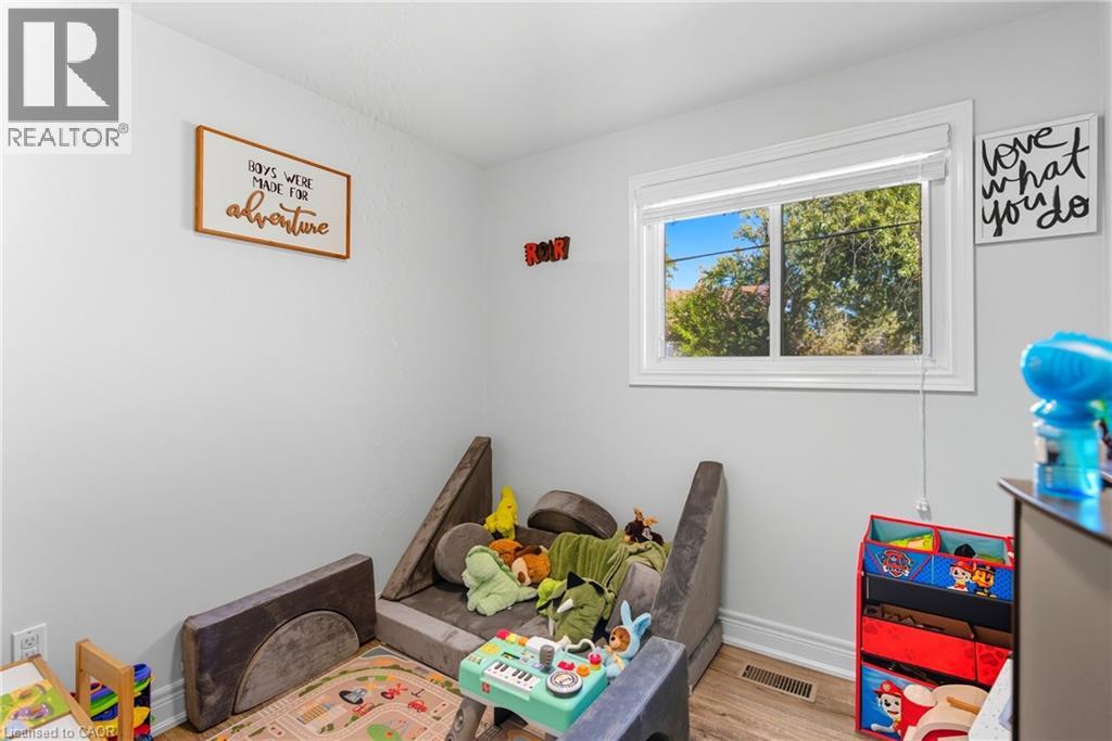 11 Rockwood Avenue, St. Catharines, Ontario L2P 1E3 - Photo 13 - 40788600