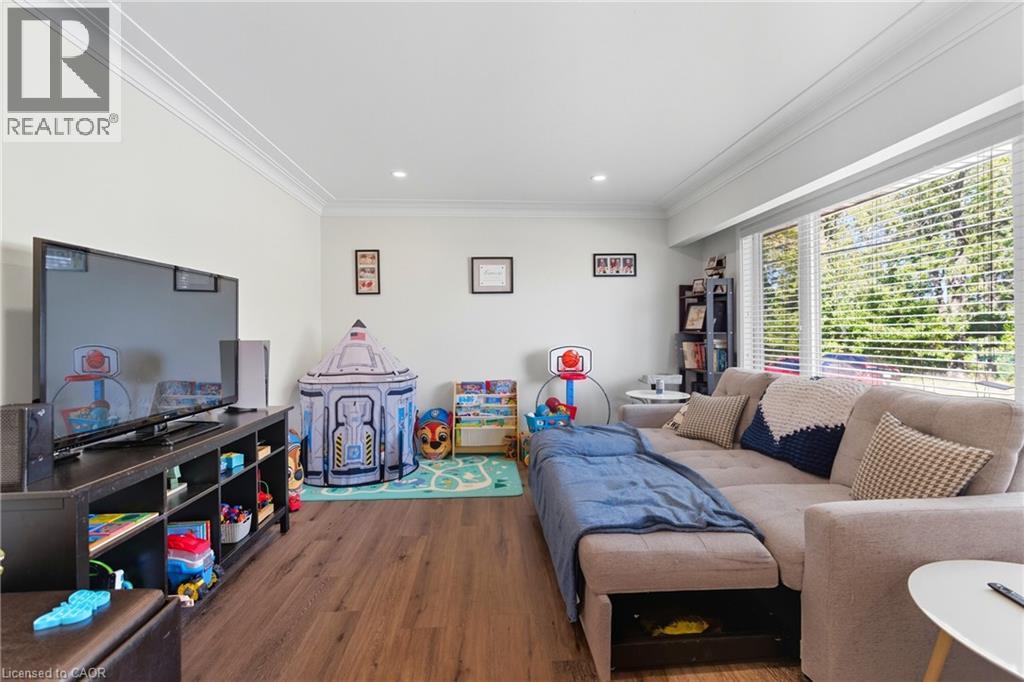 11 Rockwood Avenue, St. Catharines, Ontario L2P 1E3 - Photo 5 - 40788600