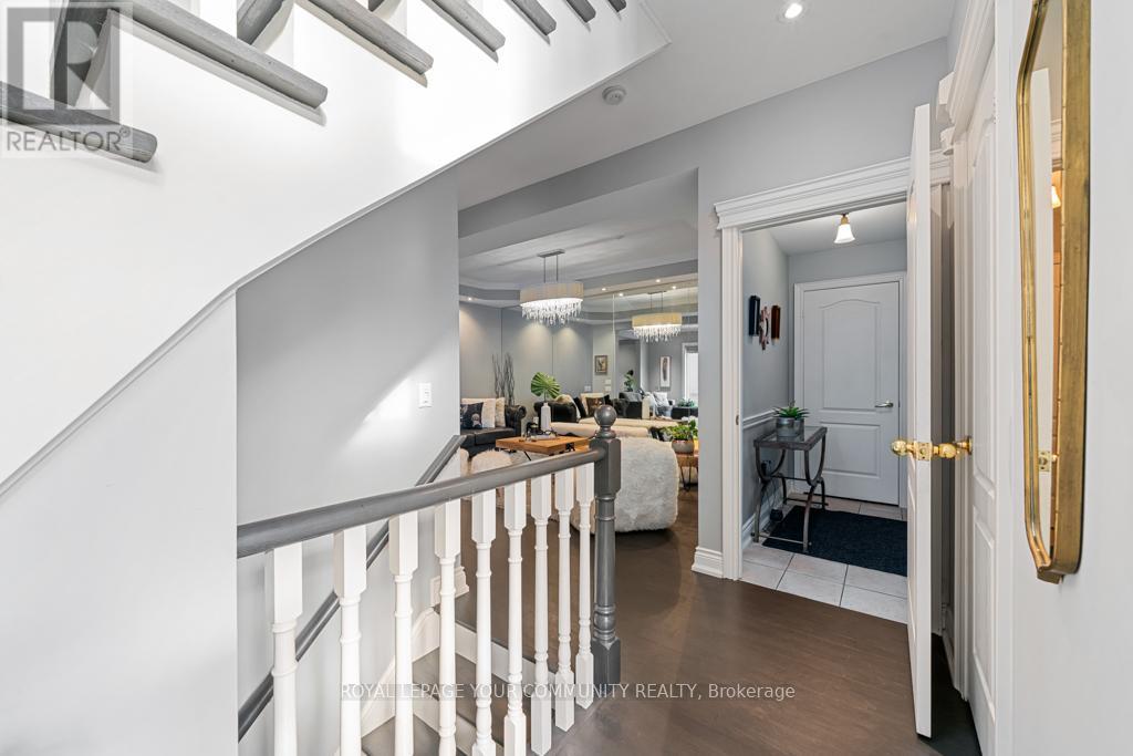 107 Westbury Court, Richmond Hill, Ontario  L4S 2L3 - Photo 5 - N12528740