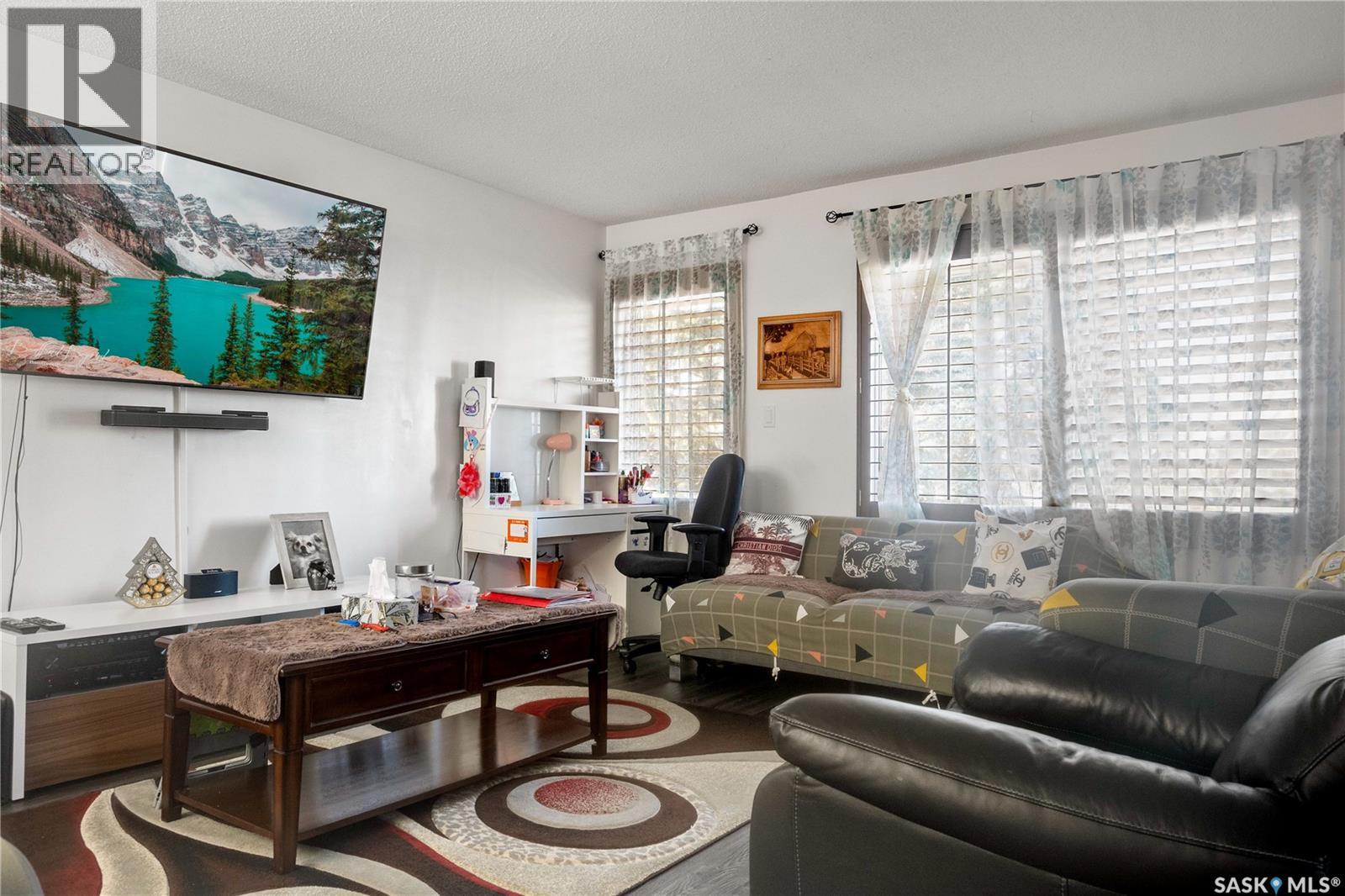 66 Bruce Place, Regina, Saskatchewan  S4R 5Y3 - Photo 4 - SK024095