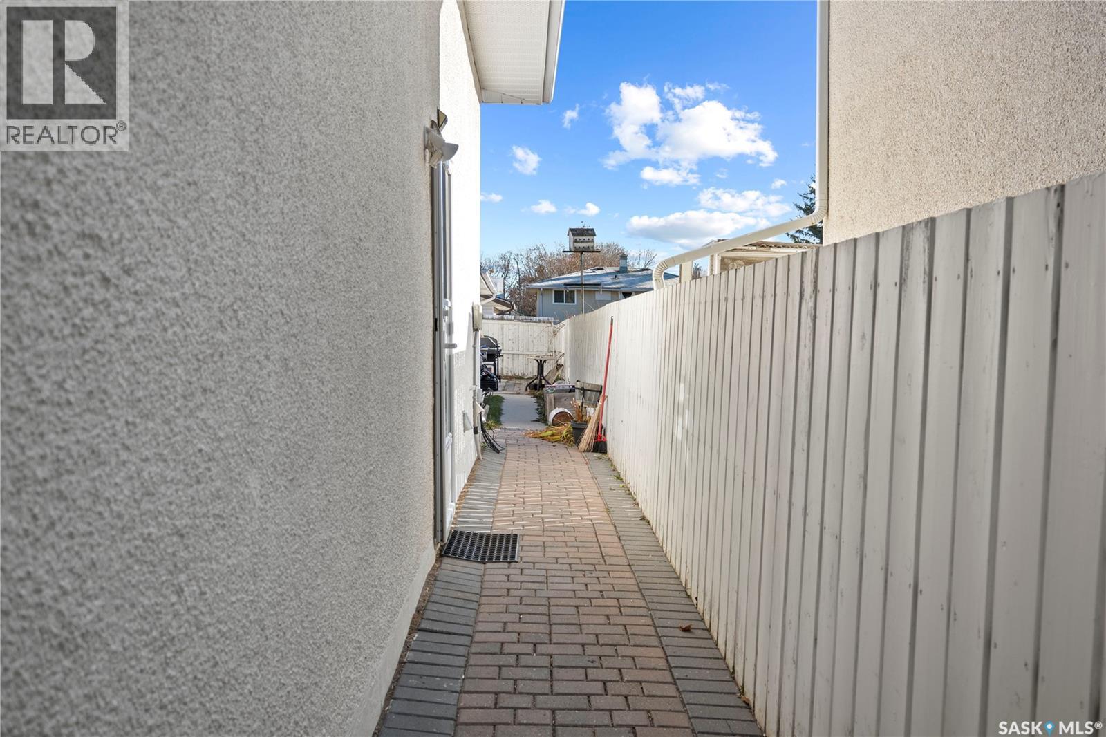 66 Bruce Place, Regina, Saskatchewan  S4R 5Y3 - Photo 29 - SK024095