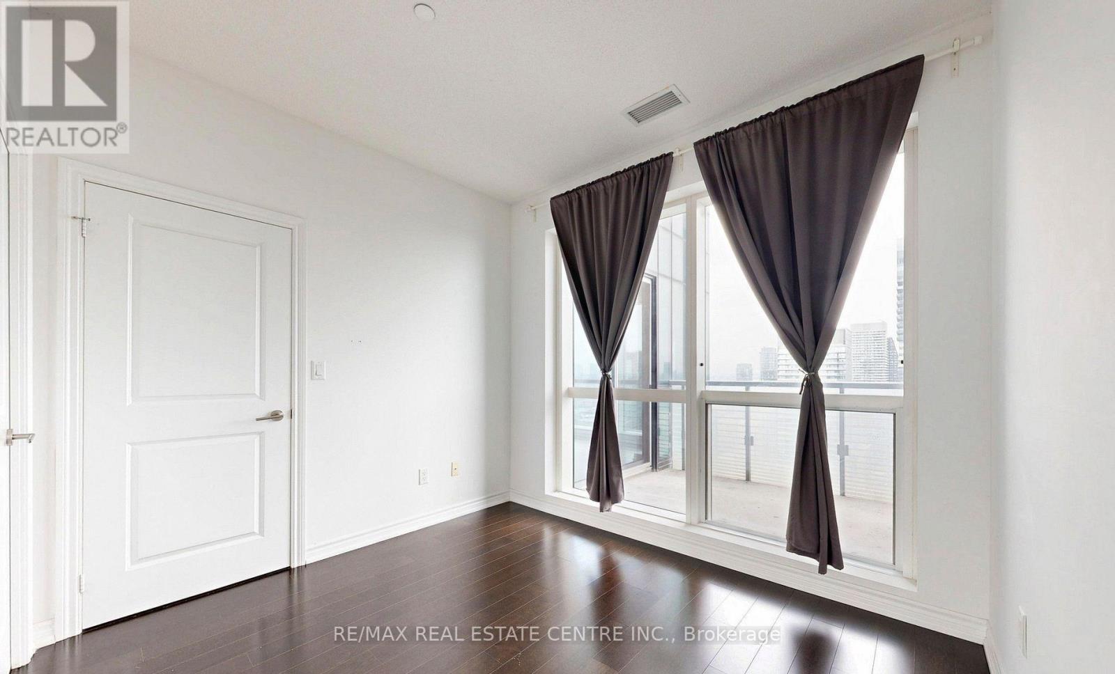 4801 - 386 Yonge Street, Toronto, Ontario  M5B 0A5 - Photo 9 - C12549614