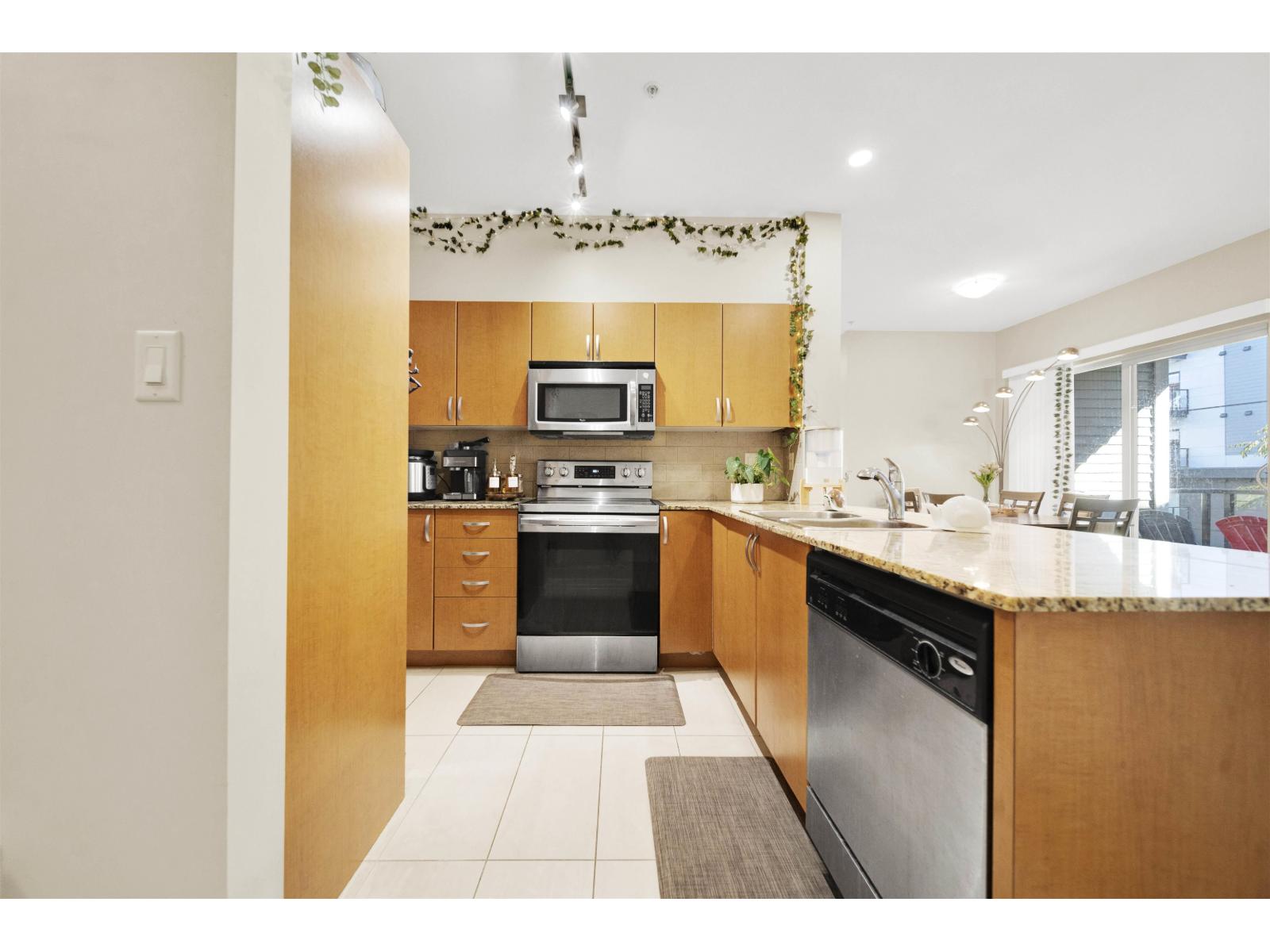 309 13789 107a Avenue, Surrey, British Columbia  V3T 0B8 - Photo 6 - R3067209