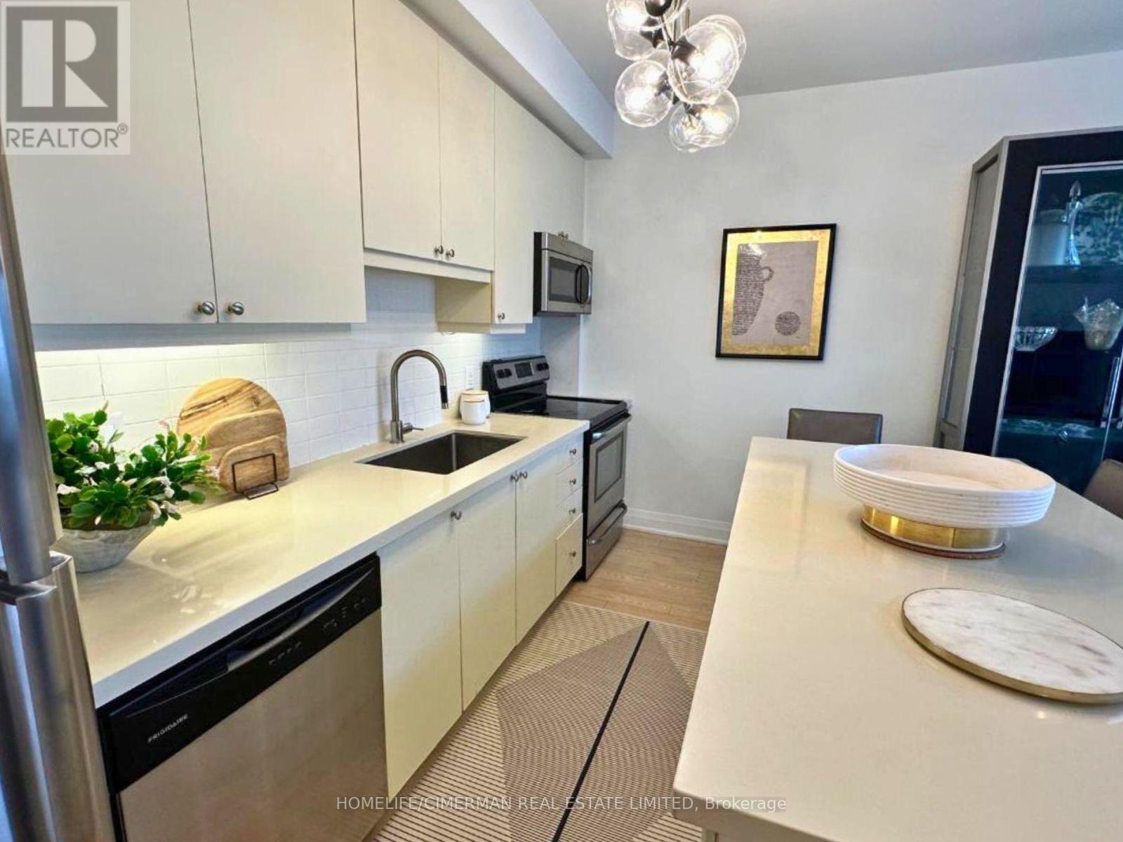 118 - 12 Woodstream Boulevard, Vaughan, Ontario  L4L 8C3 - Photo 4 - N12549628