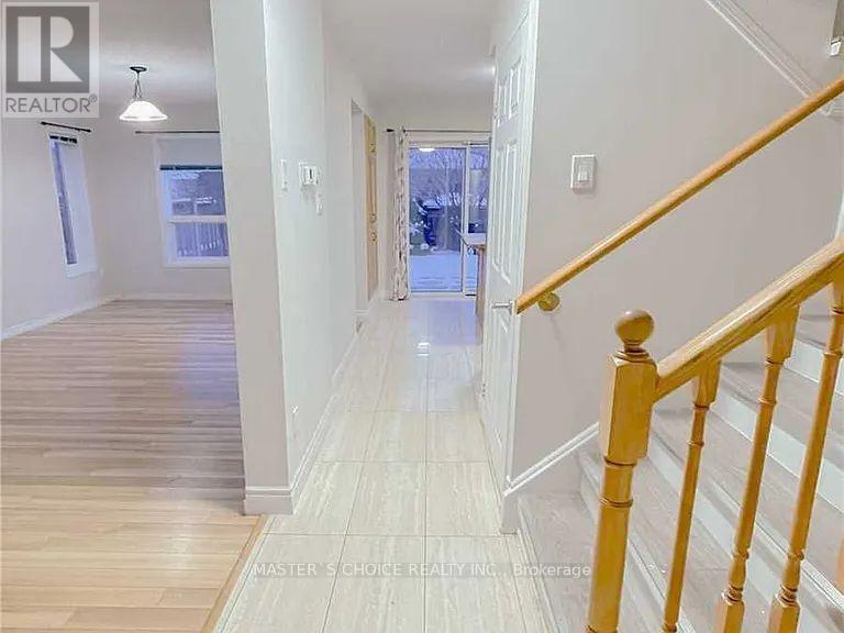 29 Drake Drive, Barrie (Painswick South), Ontario L4N 8W3 - Photo 2 - S12549596