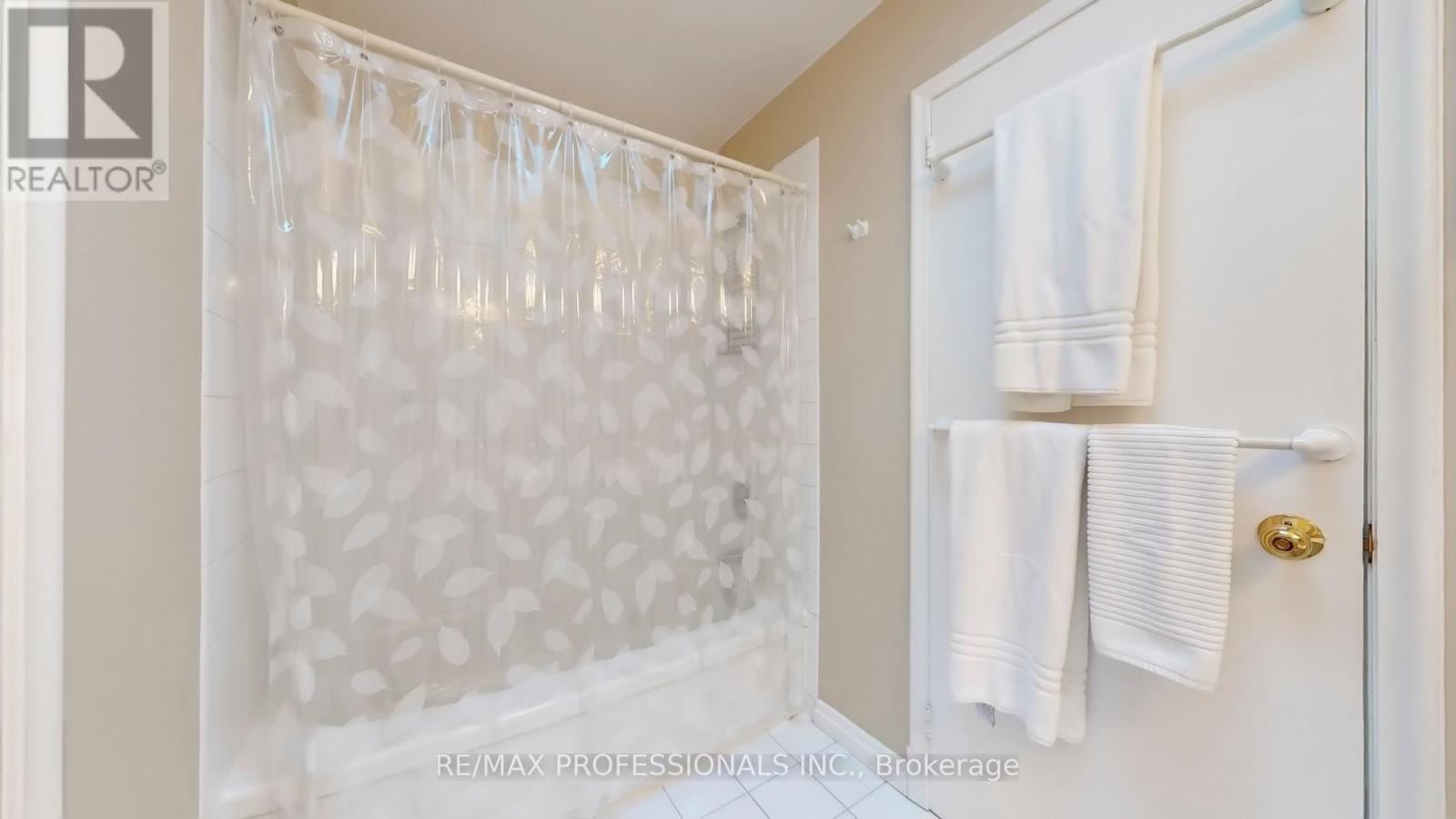 44 Robin Hood Road, Toronto, Ontario  M9A 2W8 - Photo 32 - W12542488