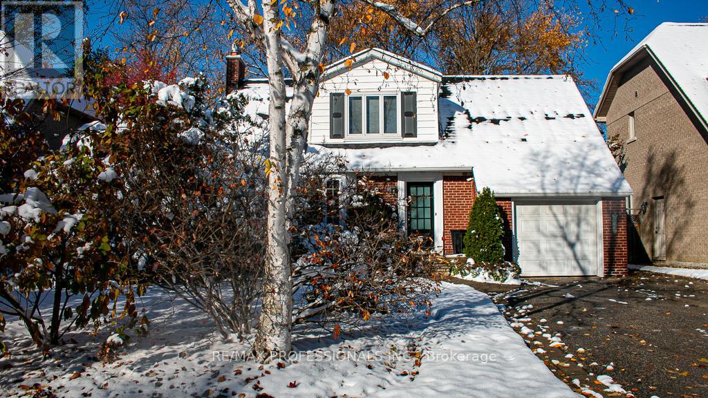 44 Robin Hood Road, Toronto, Ontario  M9A 2W8 - Photo 3 - W12542488