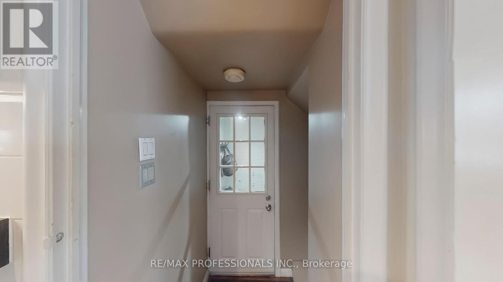 44 Robin Hood Road, Toronto, Ontario  M9A 2W8 - Photo 33 - W12542488