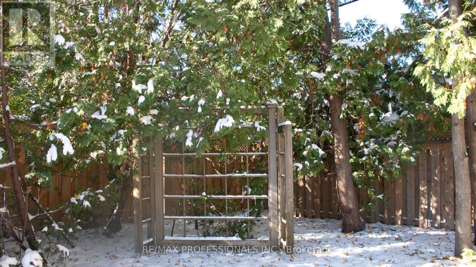 44 Robin Hood Road, Toronto, Ontario  M9A 2W8 - Photo 37 - W12542488