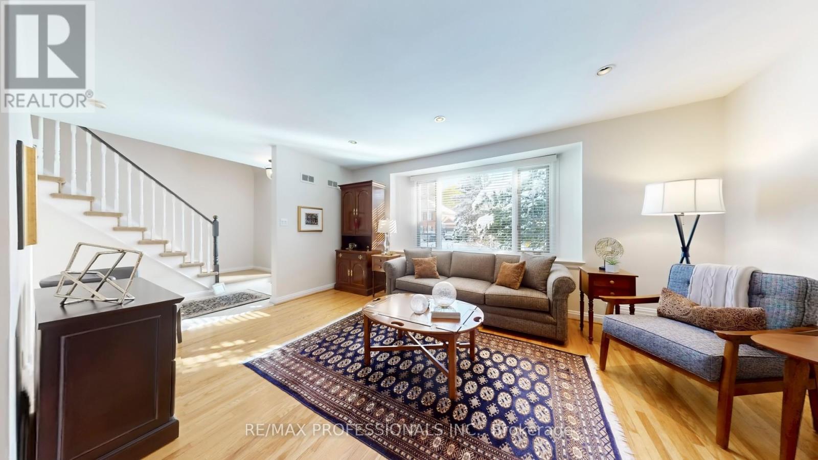 44 Robin Hood Road, Toronto, Ontario  M9A 2W8 - Photo 8 - W12542488