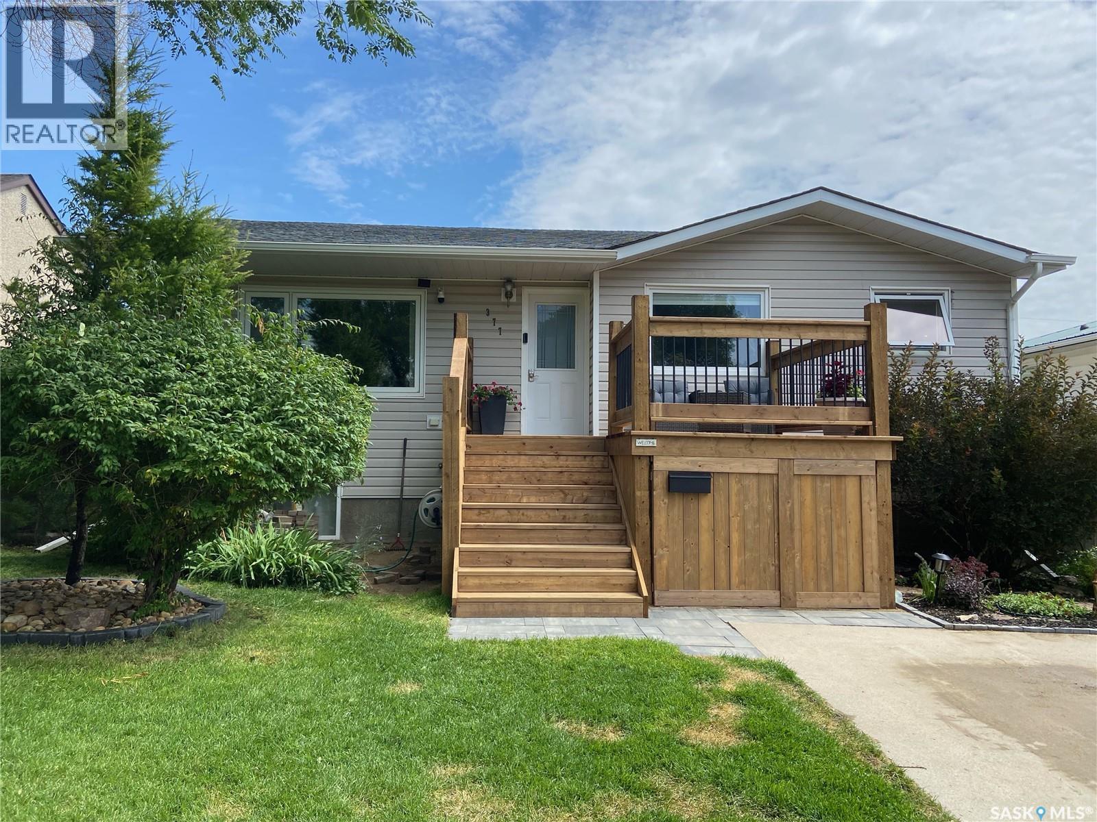 377 8th AVENUE NW, Swift Current, Saskatchewan