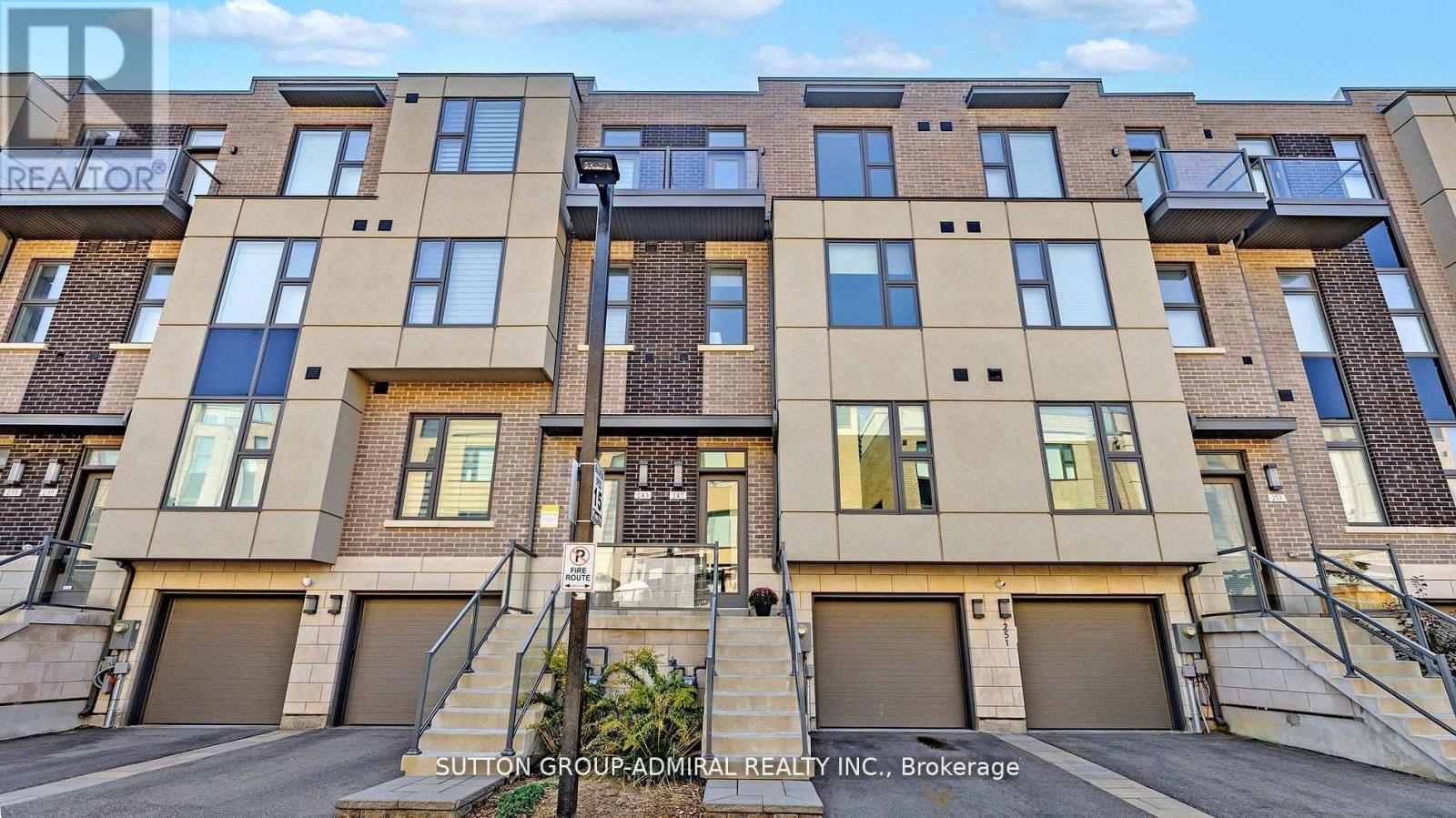 247 SMALLWOOD CIRCLE S, Vaughan, Ontario