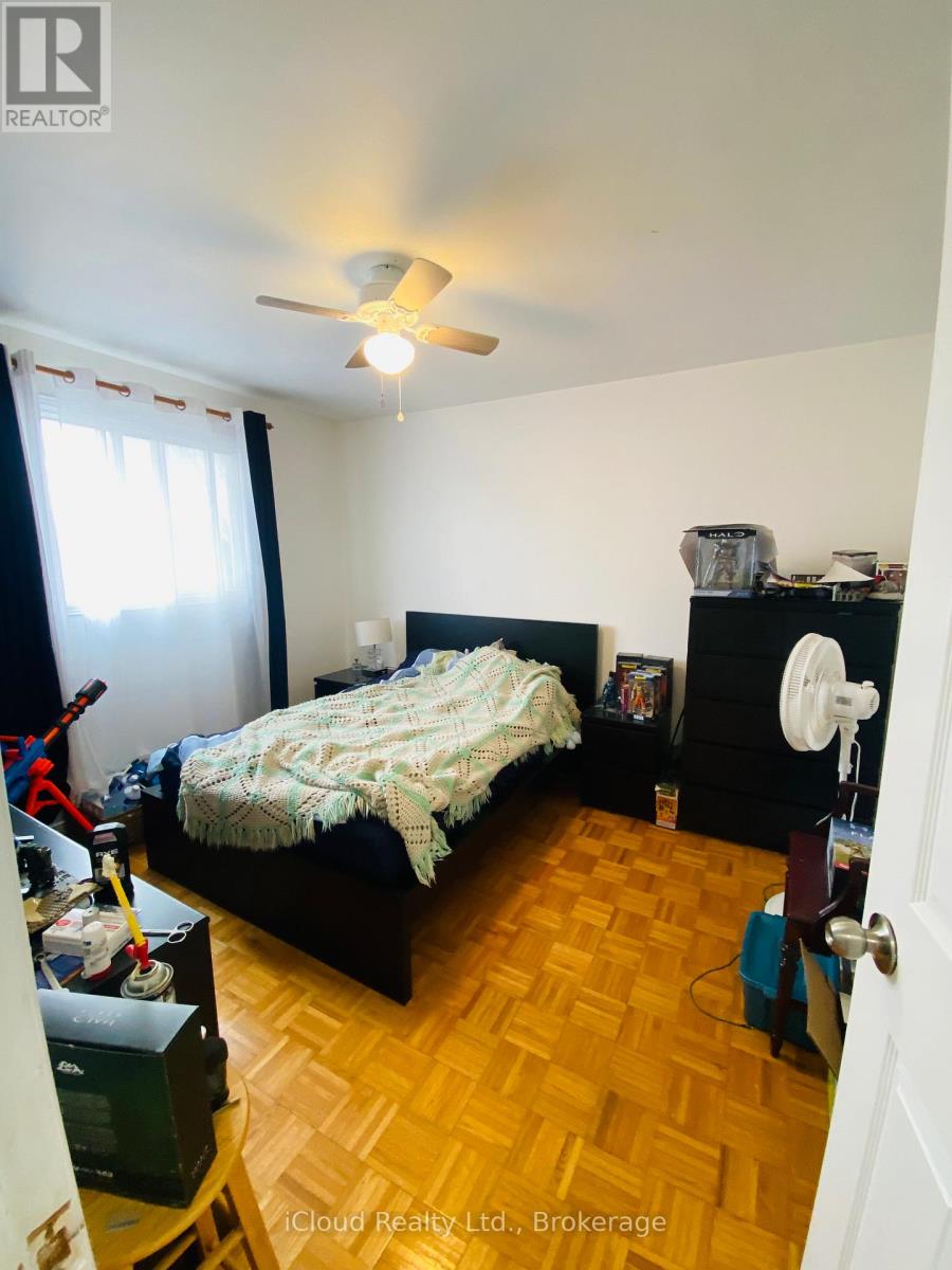 87 O'connor Crescent S, Richmond Hill, Ontario  L4C 7N9 - Photo 14 - N12549648