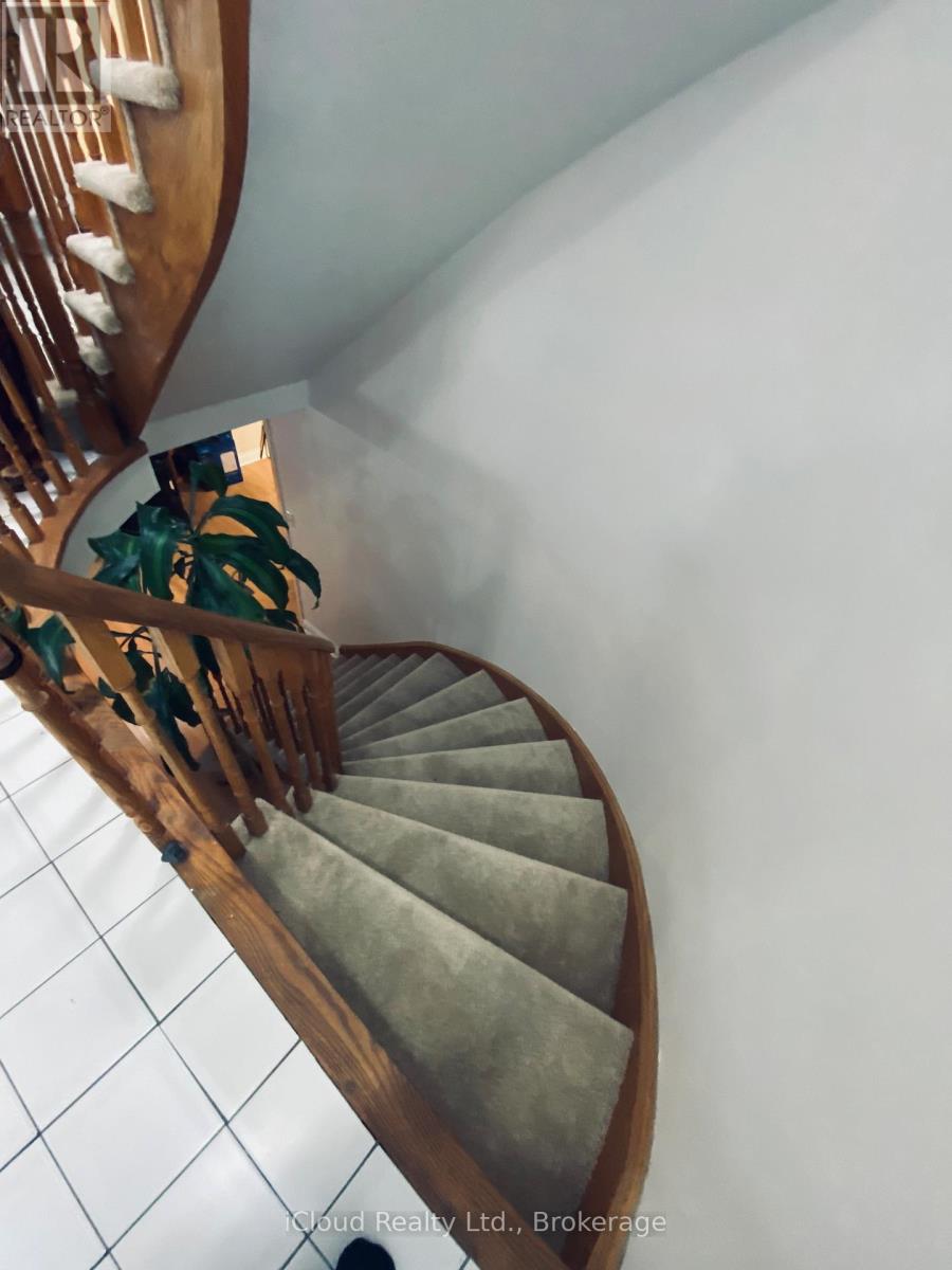 87 O'connor Crescent S, Richmond Hill, Ontario  L4C 7N9 - Photo 19 - N12549648