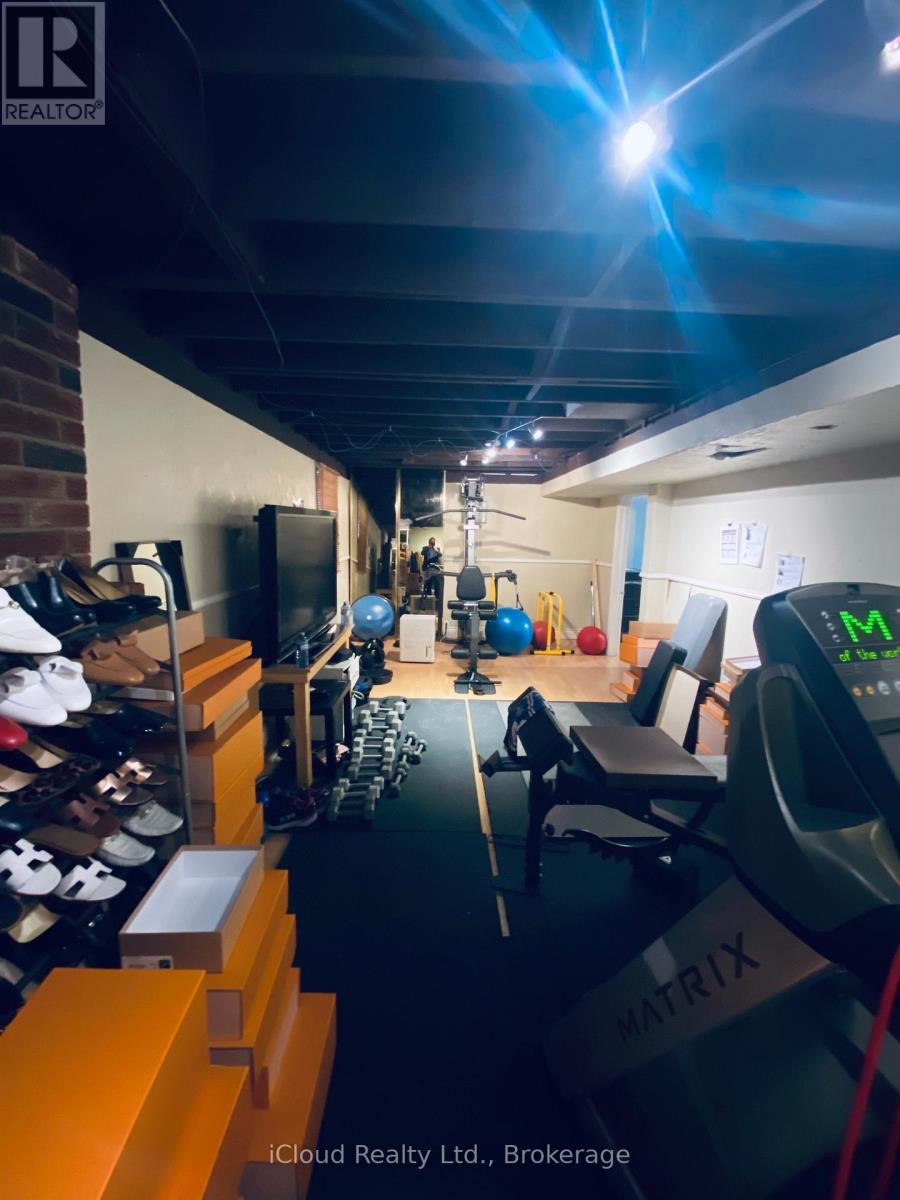 87 O'connor Crescent S, Richmond Hill, Ontario  L4C 7N9 - Photo 22 - N12549648