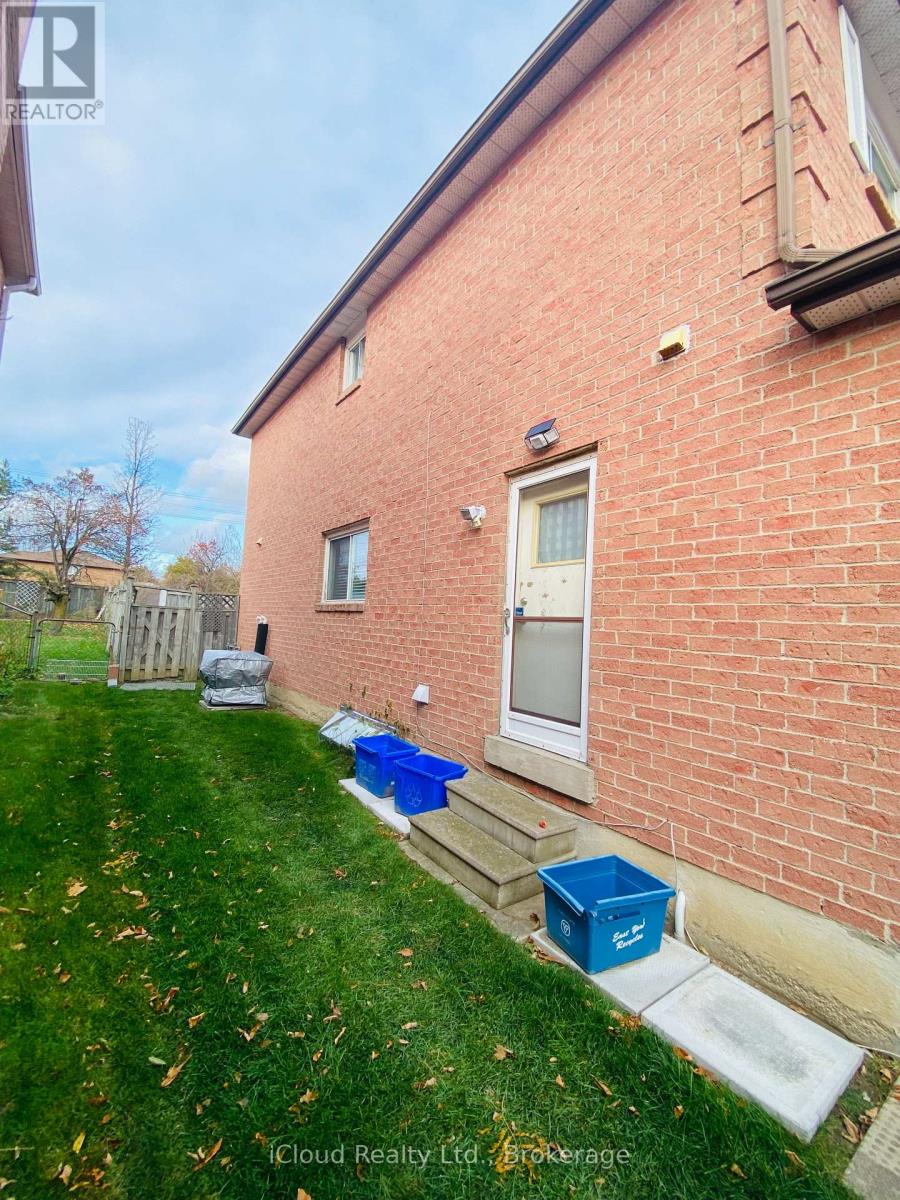 87 O'connor Crescent S, Richmond Hill, Ontario  L4C 7N9 - Photo 24 - N12549648